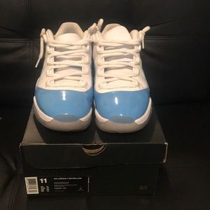 Jordan 11 Low “Columbia “ size 11